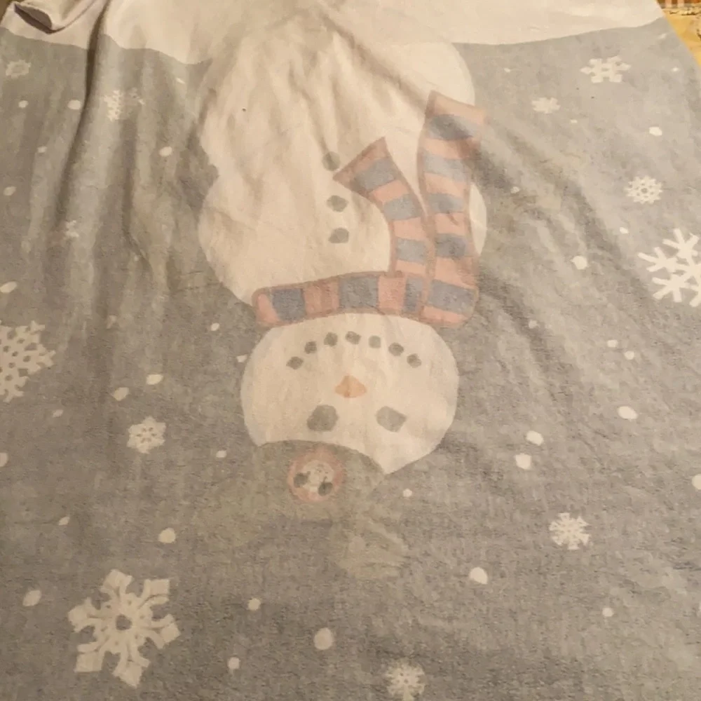 Walt Disney World Disneyland Resort Throw Blanket Mickey Mouse Ears Snowflakes